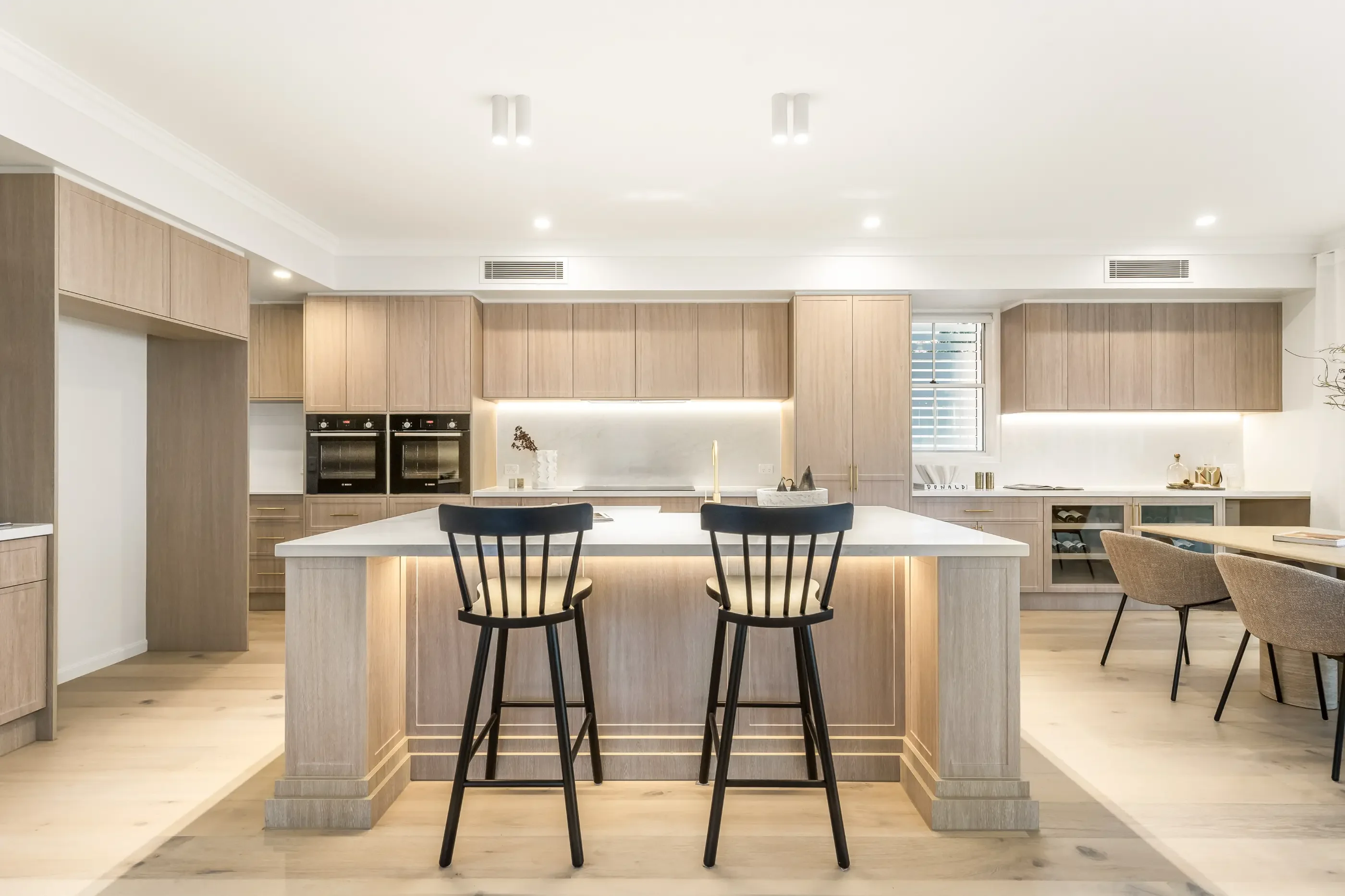 1 Exley St, kedron kitchen lights on