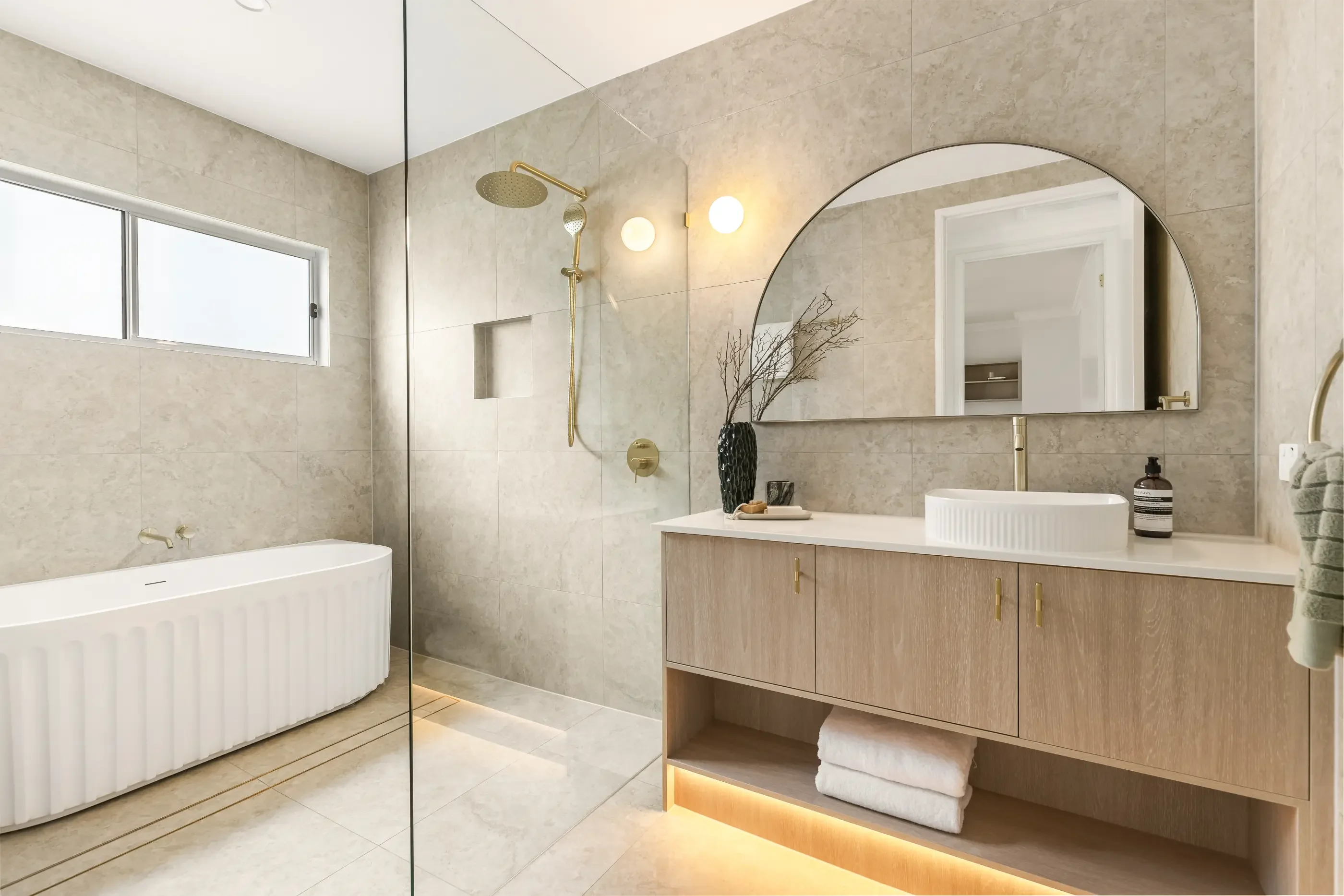 1 Exley St, kedron main bathroom