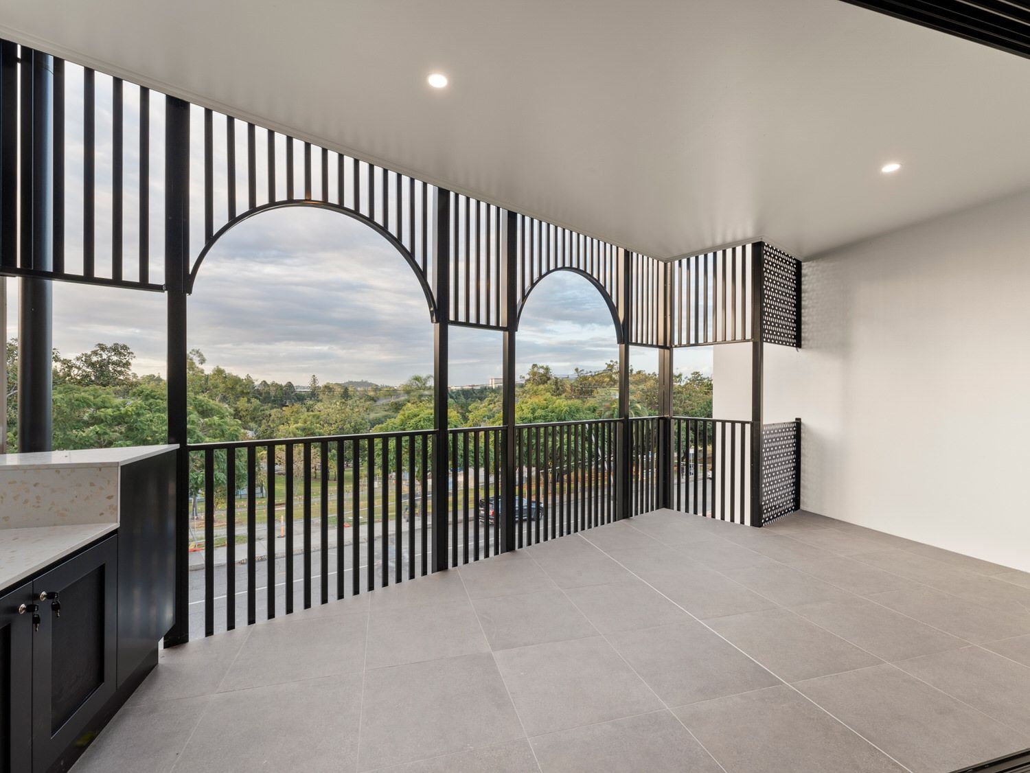 137-gregory-tce-spring-hill-luxury-balcony-scenic-views