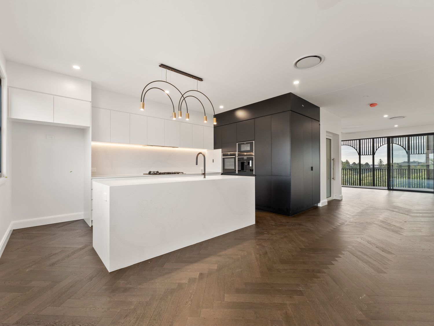 137-gregory-tce-spring-hill-modern-kitchen-open-concept-gourmet-appliances