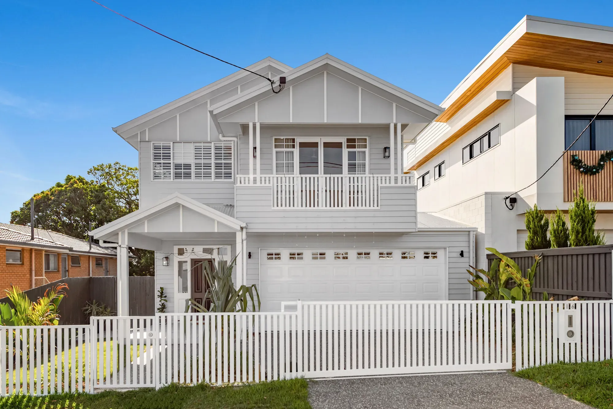 16-bunowang-st-balmoral-modern-exterior-architectural-design-landscaped-yard.