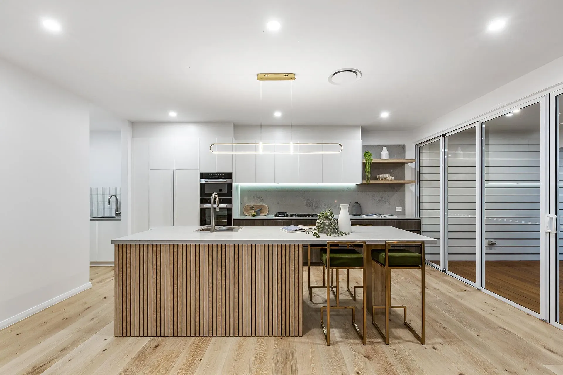 37-osterley-rd-yeronga-modern-gourmet-kitchen-stainless-appliances